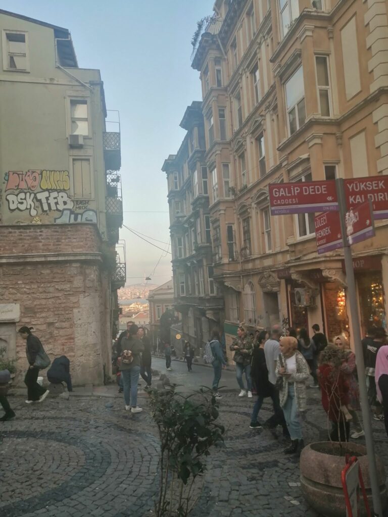 Galata kulesi civarı