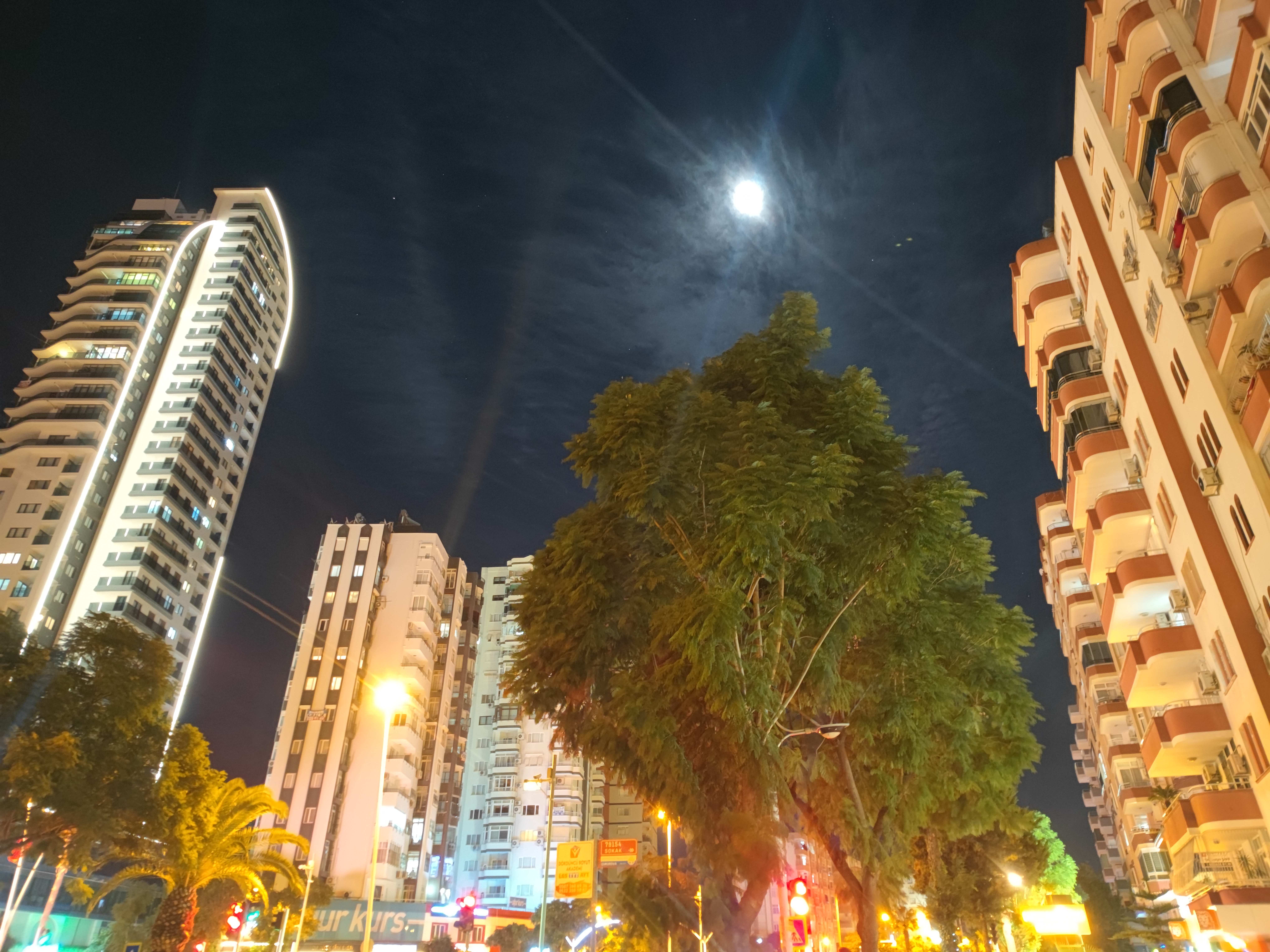 Xiaomi 11 ultra gece çekim 50 megapiksel