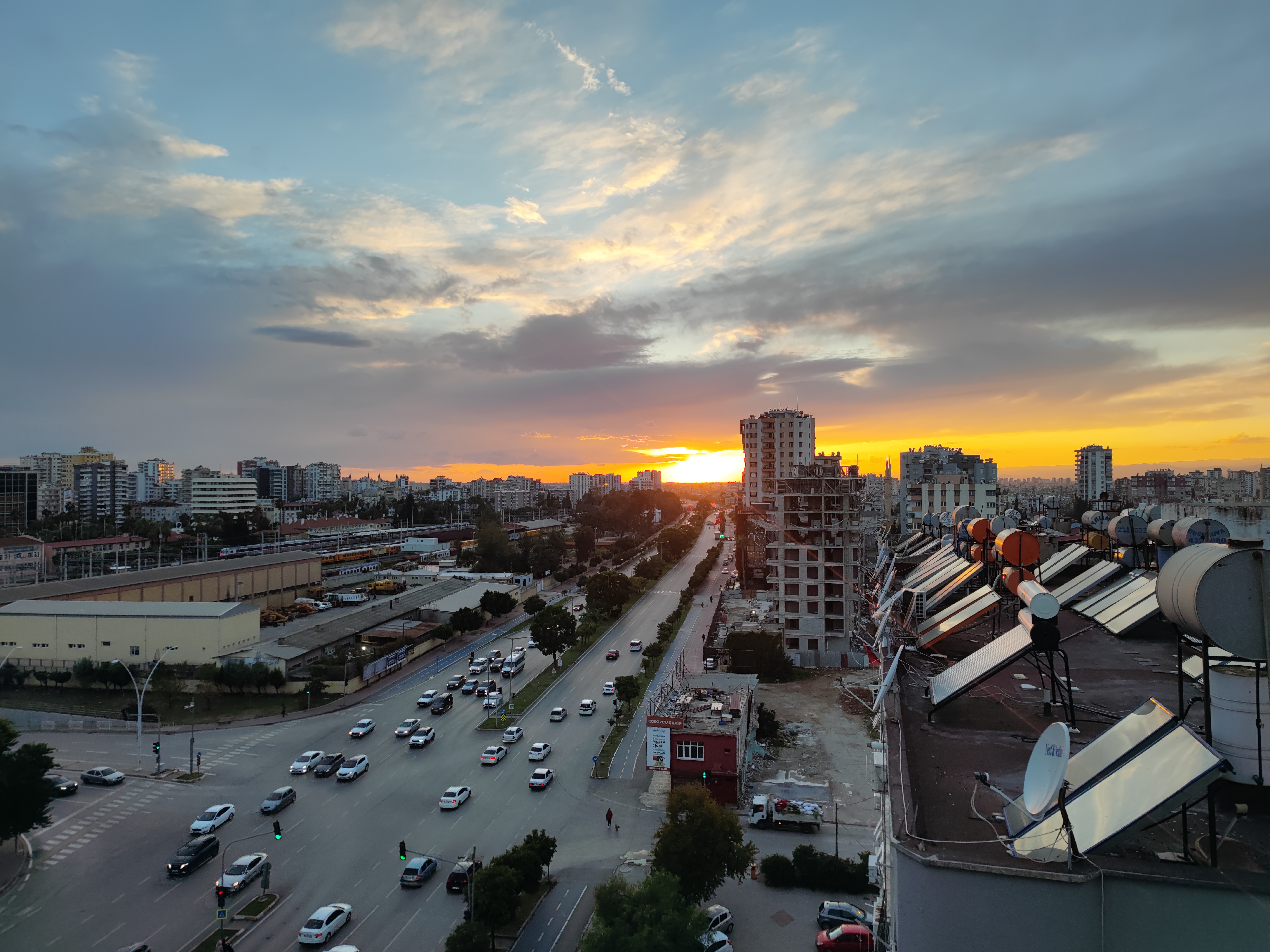 Xiaomi 11 ultra şehir manzarası gün batımı geniş açı 50 megapiksel