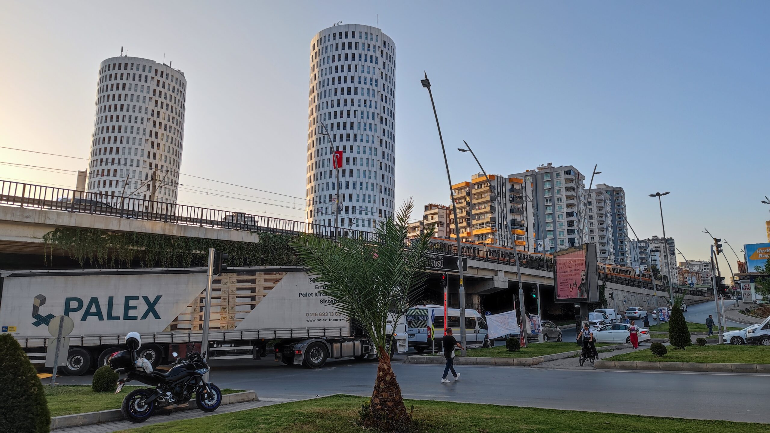 Xiaomi 11 ultra şehir manzarası ikizler köprüsü